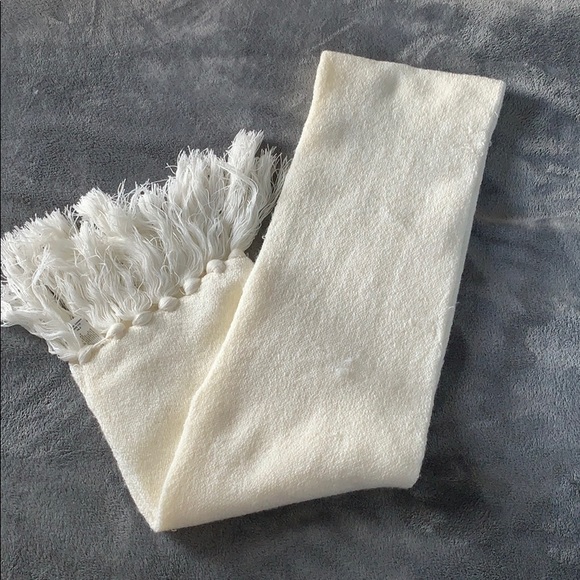 Scarf. NWOT - Picture 4 of 8